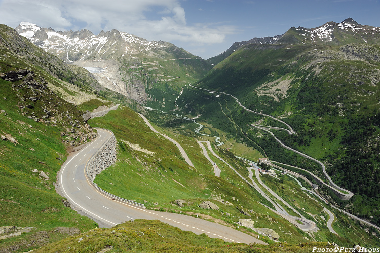 Cesta mezi sedly Grimselpass a Furkapass