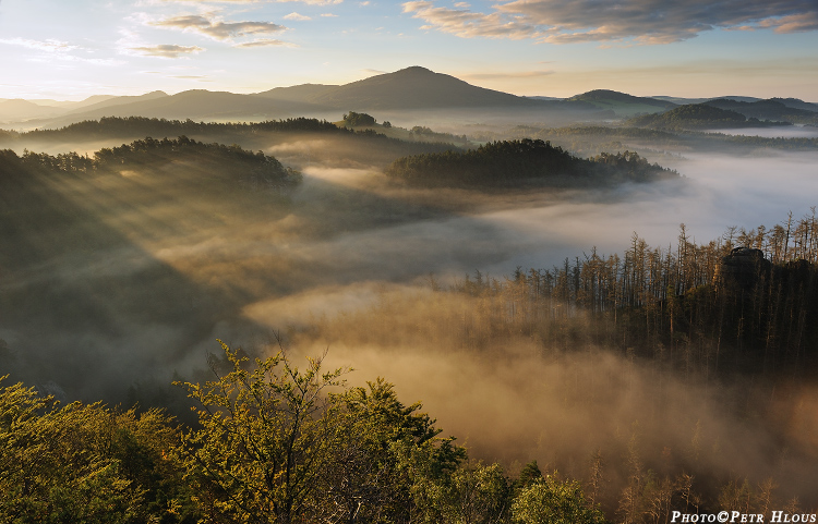 Krajina posedlá mlhou